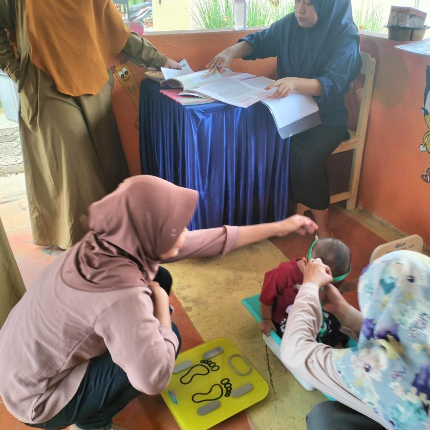 Kegiatan Posyandu Cempaka 1 Penimbangan dan Pengukuran Bayi dan Balita serta Pemeriksaan Lansia